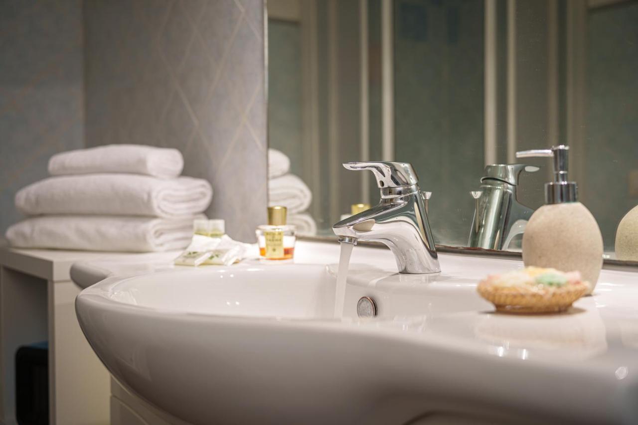 Sunplace Marina كالياري المظهر الخارجي الصورة